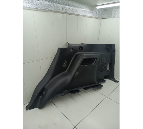 Обшивка багажника правая