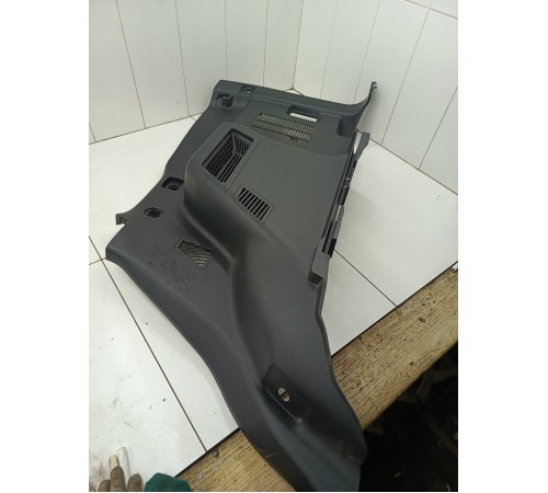 Обшивка багажника правая