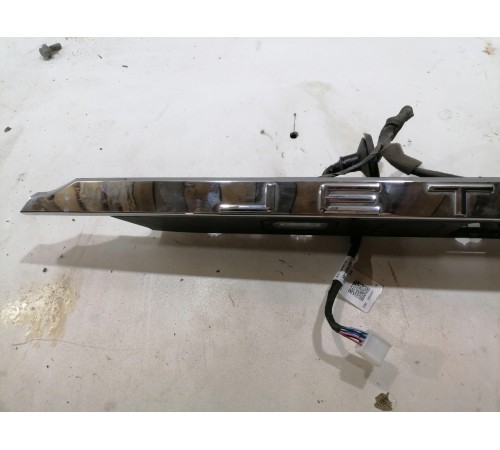 Накладка крышки багажника ( молдинг )