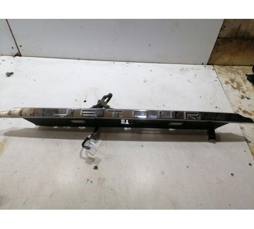 Накладка крышки багажника ( молдинг )