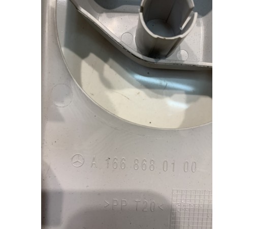 Обшивка центральной стойки (левая, верхняя)