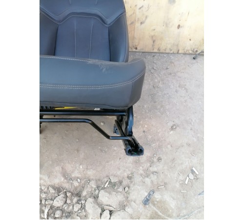 Сиденье переднее правое