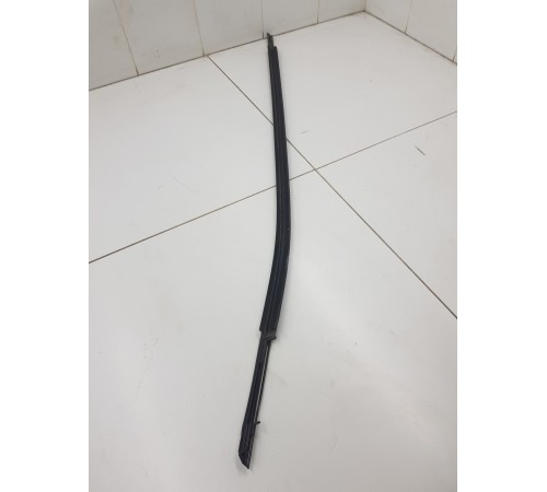 Уплотнитель стекла передний правый внешний