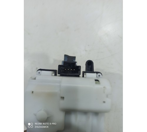 Замок сдвижной двери (задний правый)