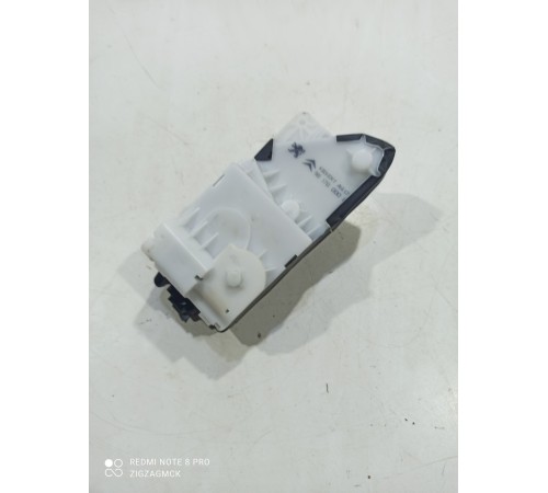 Замок сдвижной двери (задний правый)