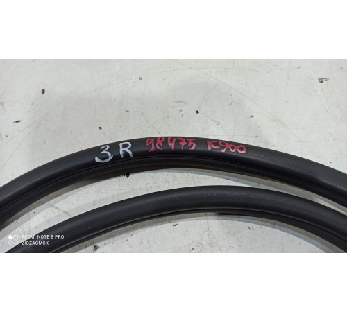 Уплотнитель двери(задний правый)