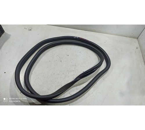 Уплотнитель двери(задний правый)