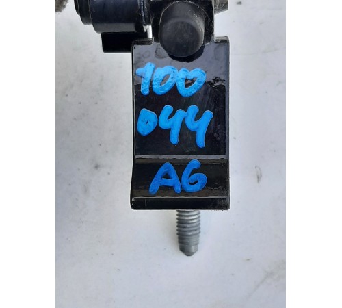 Петля двери(задняя правая верхняя)