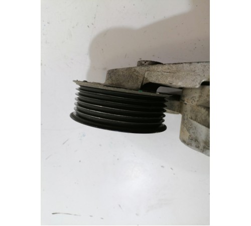 Ролик натяжитель приводного ремня