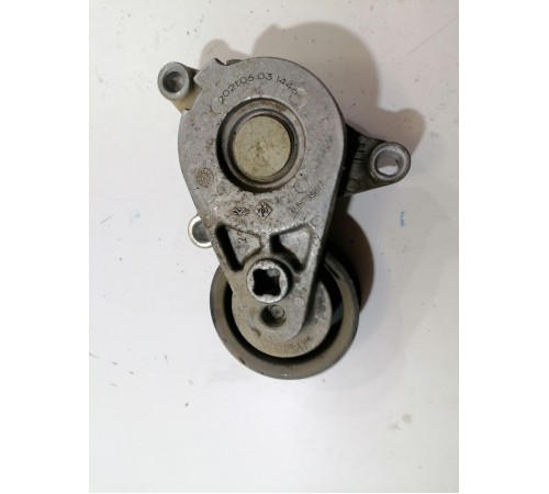 Ролик натяжитель приводного ремня