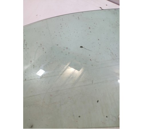 Стекло двери переднее левое