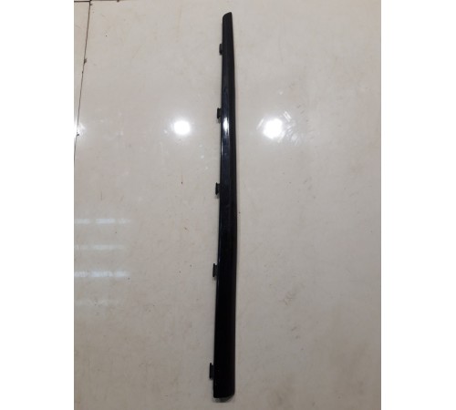 Молдинг глухого стекла (задний, левый)