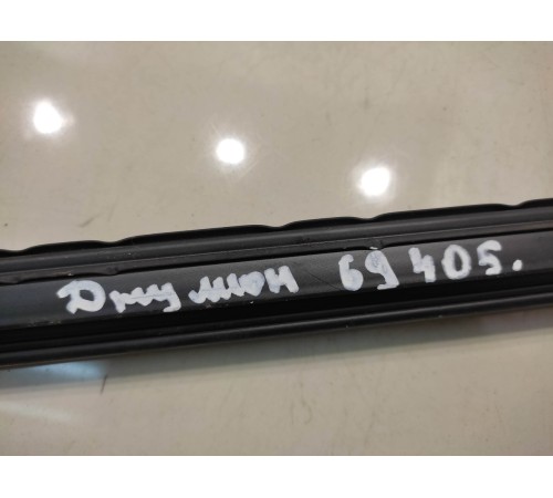 Уплотнитель стекла (передний, левый, внутренний)