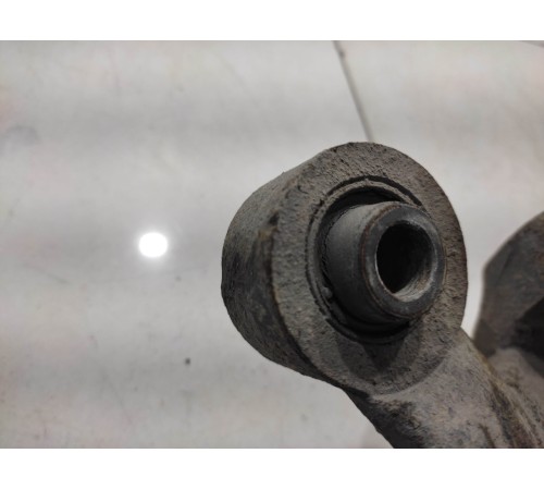 Поворотный кулак (задний, правый)