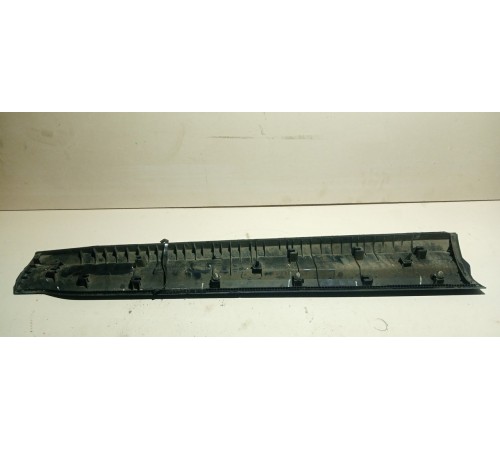 Молдинг двери передней левой