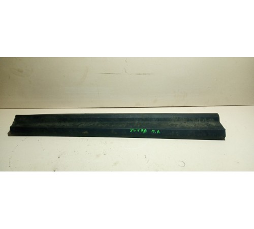 Молдинг двери передней левой