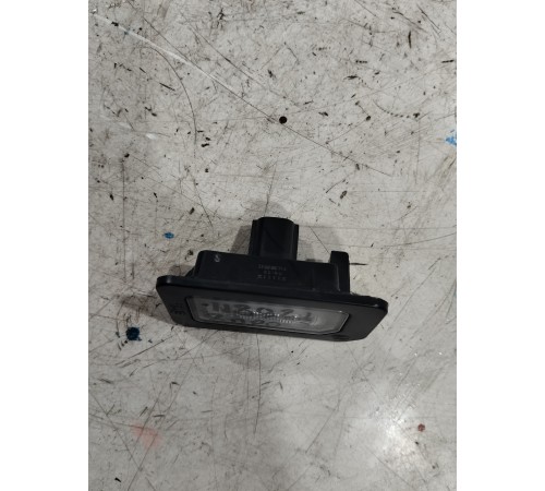 Плафон подсветки номера правый