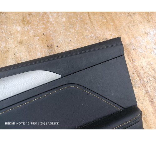 Обшивка двери передняя правая