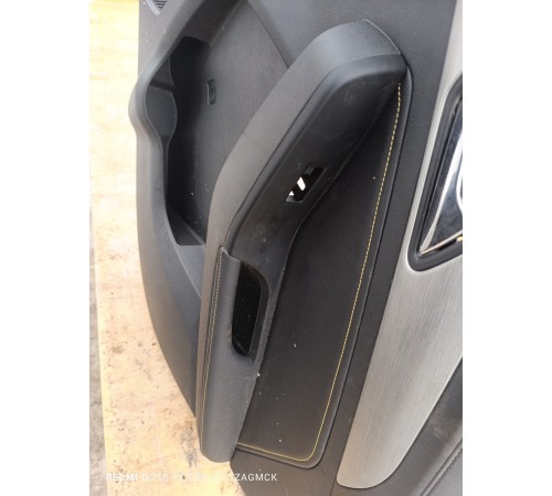 Обшивка двери передняя правая