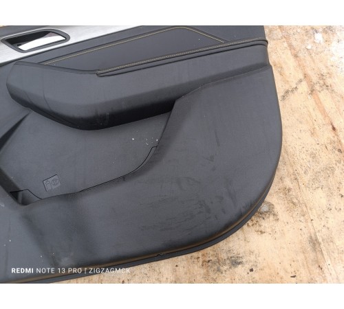 Обшивка двери передняя правая