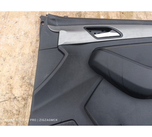 Обшивка двери передняя правая