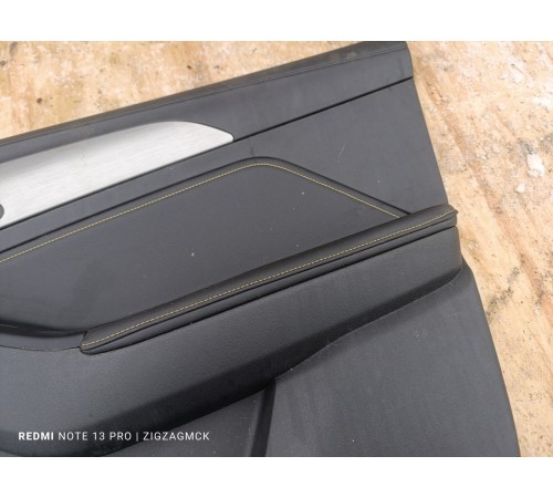 Обшивка двери передняя правая