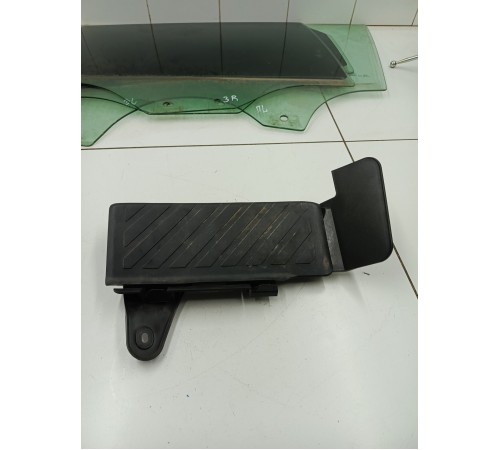 Подножка под ногу водителя