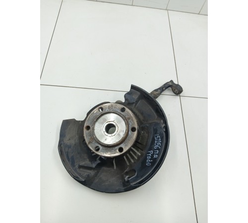 Кулак поворотный передний правый