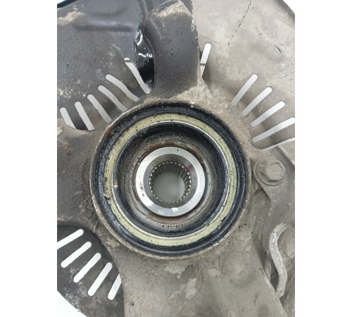 Кулак поворотный передний правый