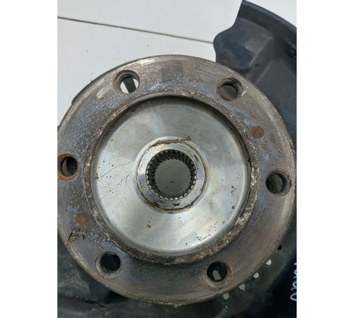 Кулак поворотный передний правый