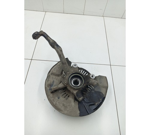 Кулак поворотный передний правый