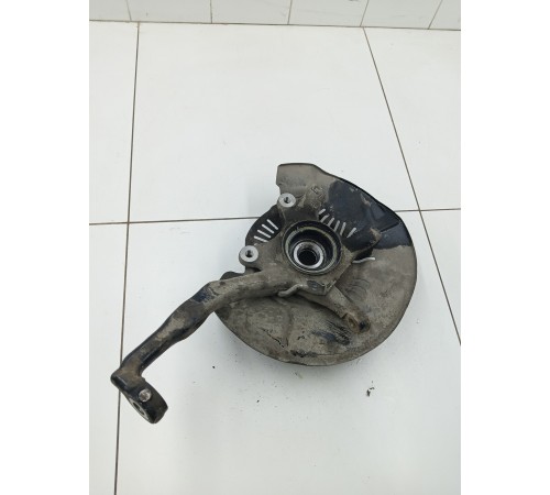 Кулак поворотный передний правый