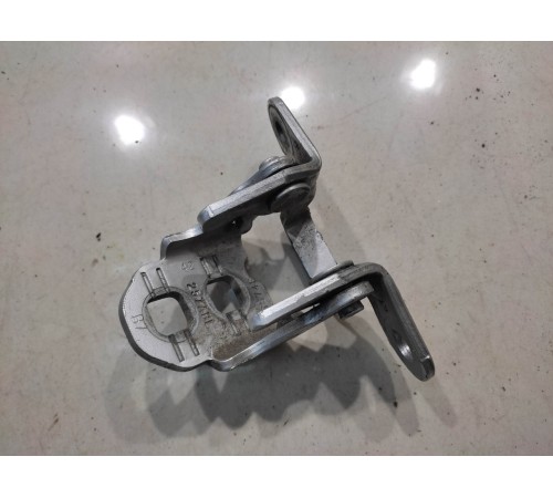 Петля двери (задняя, правая, верхняя)