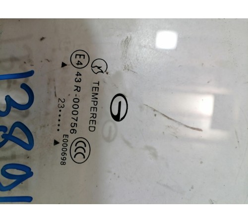 Стекло двери переднее правое