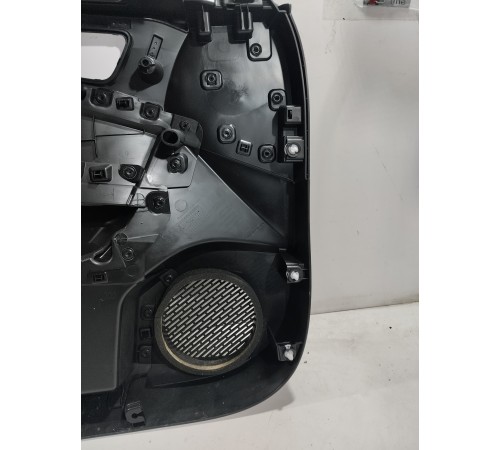 Обшивка двери(передняя правая)