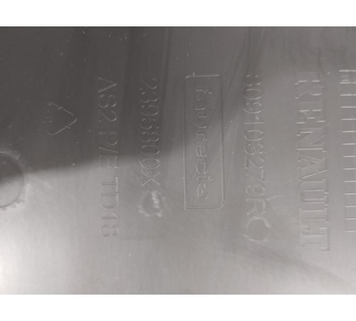 Обшивка двери(передняя правая)