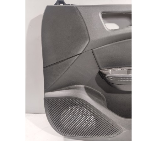 Обшивка двери(передняя правая)