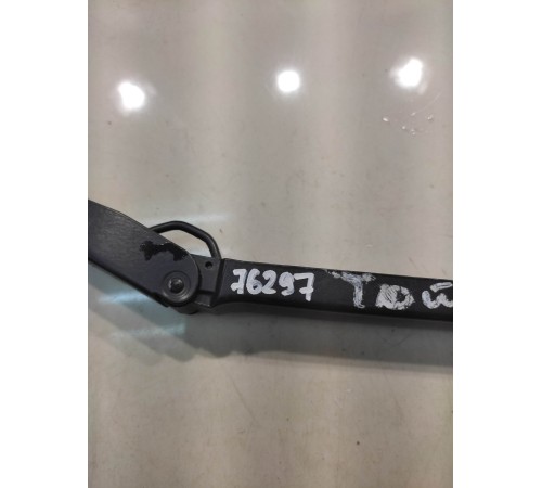 Поводок стеклоочистителя (правый)