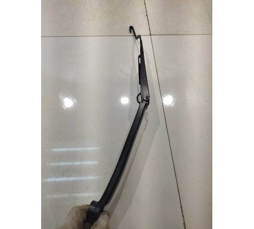 Поводок стеклоочистителя (правый)