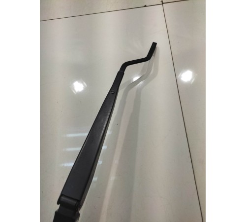 Поводок стеклоочистителя (правый)