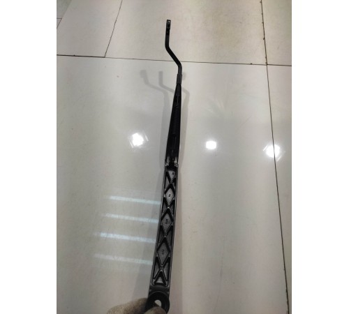 Поводок стеклоочистителя (правый)