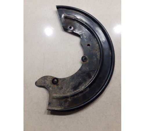 Кожух тормозного диска(передний правый)