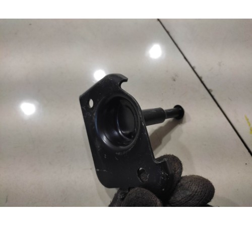 Защелка сиденья(задняя правая)