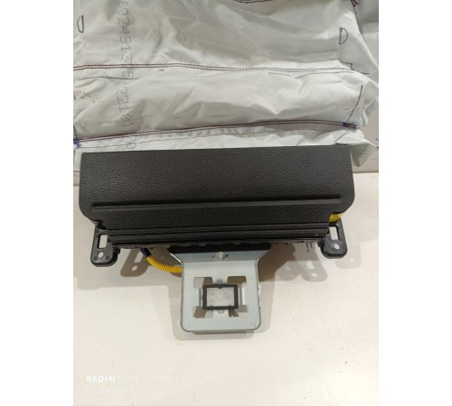 Подушка безопасности коленная