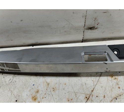 Накладка крышки багажника подсветки номера