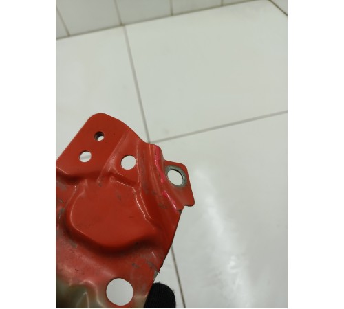 Кронштейн крыла передний левый