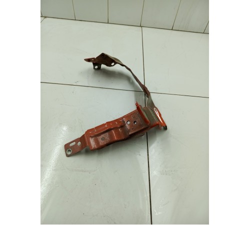 Кронштейн крыла передний левый