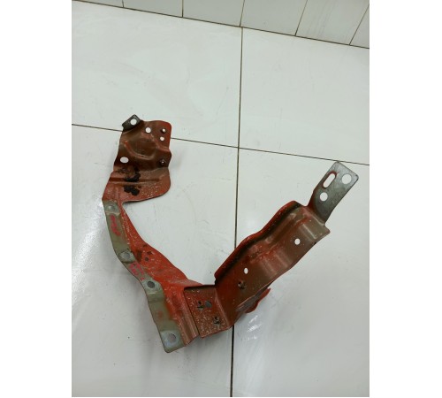 Кронштейн крыла передний левый