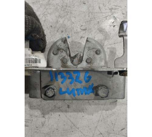 Замок капота