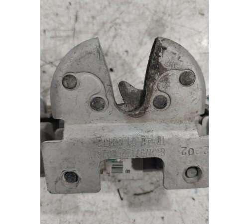 Замок капота